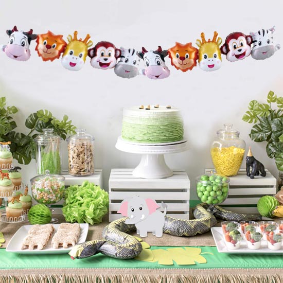 Jungle theme balloon garland are great for birthday backdrop decoration.