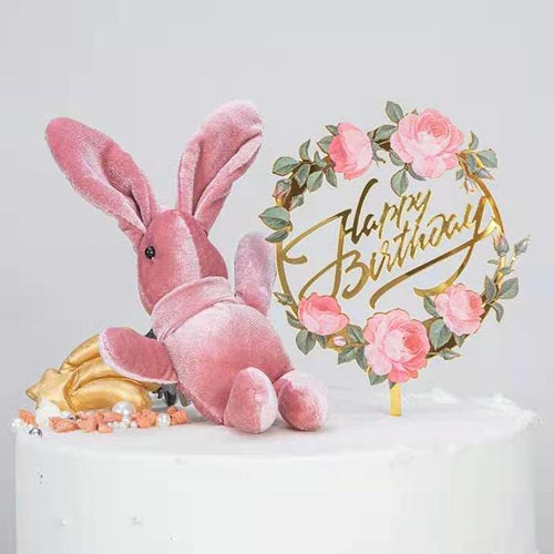 1 piece of gold reflective acrylic cake topper decorated with roses for a simple yet classy birthday cake decoration.