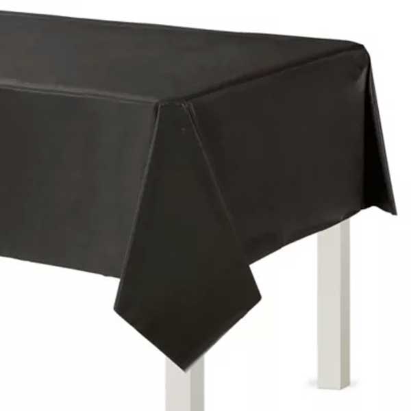 Black table cover to dress up the dessert table and cake cutting tables