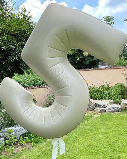 Cream Jumbo #5 balloon.