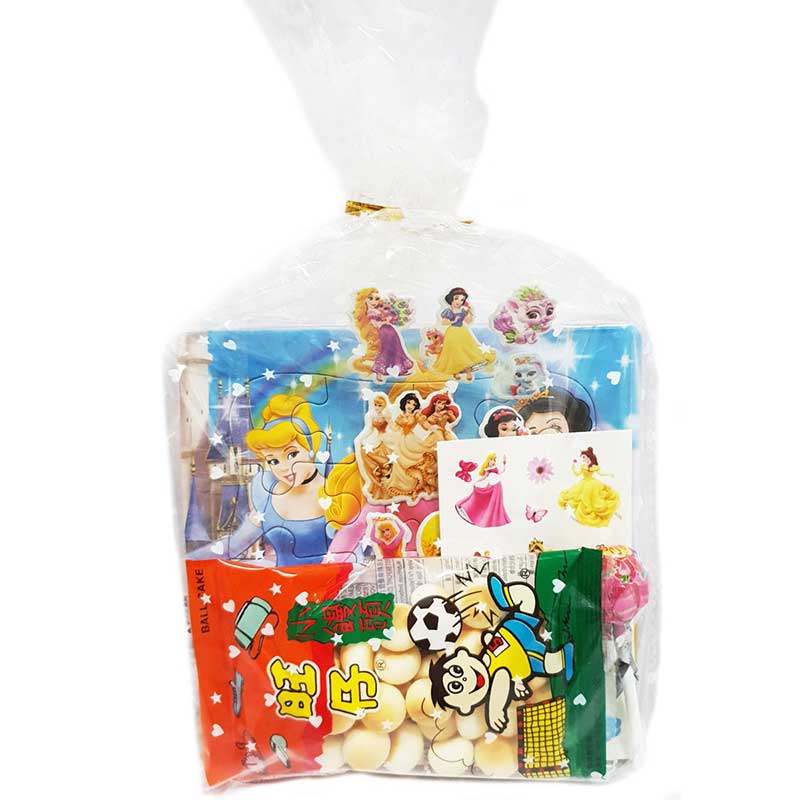 Disney Princesses Puzzle Gift Set with Cinderella, Belle, Sleeping Beauty and Snow White A perfect favour gift pack to mark the fun and interesting Birthday Party. Delight all your guests and friends and classmates with bag gift set