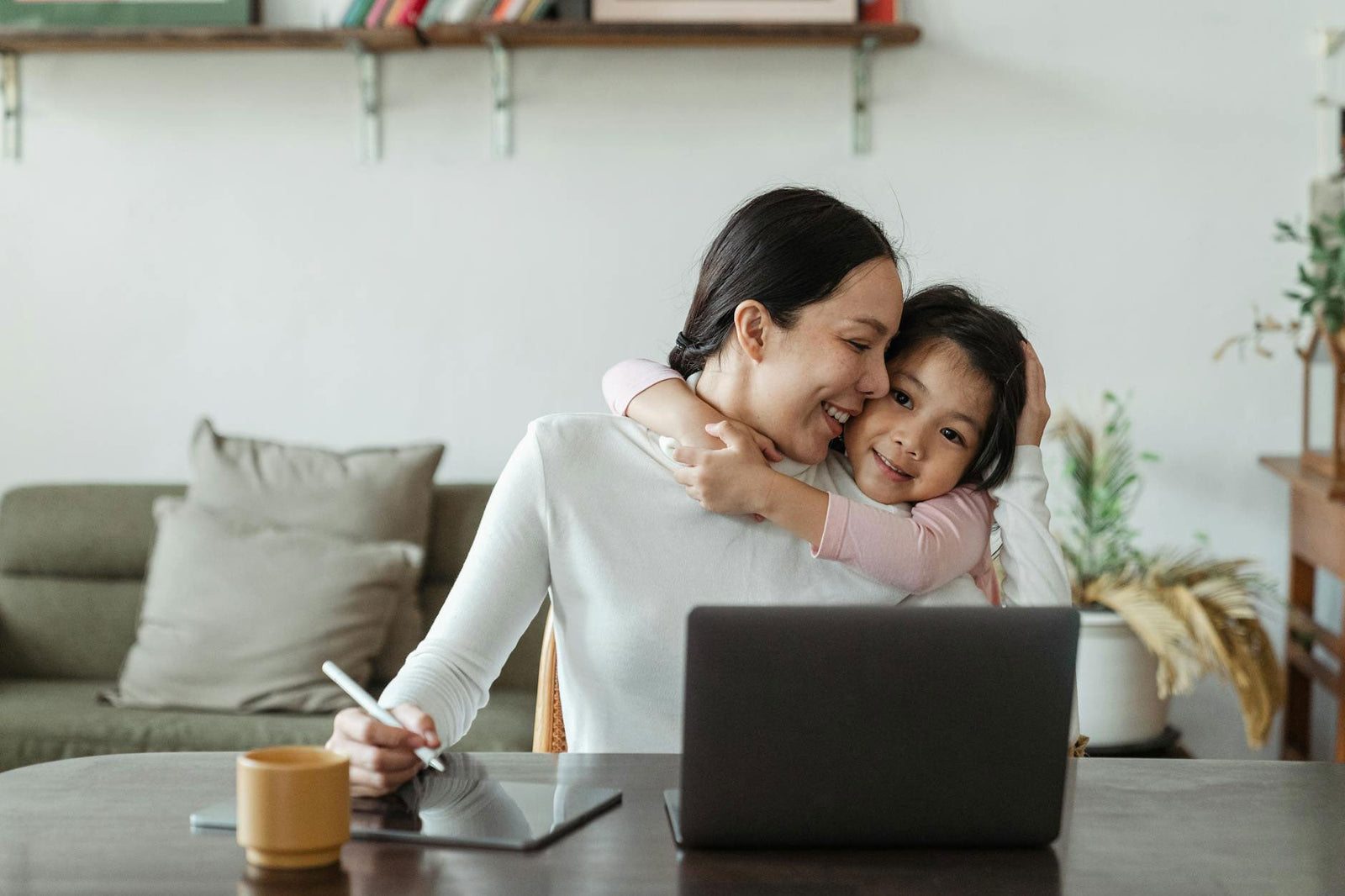 Unlock the power of positive parenting techniques! Raise happy, confident kids with ease.