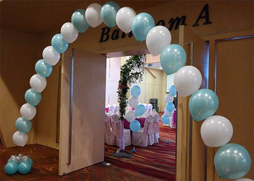 Single Line Balloon Arch for wedding celebration.