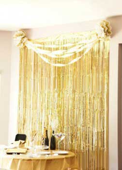 Tinsel Foil streamers to decorate the party backdrop