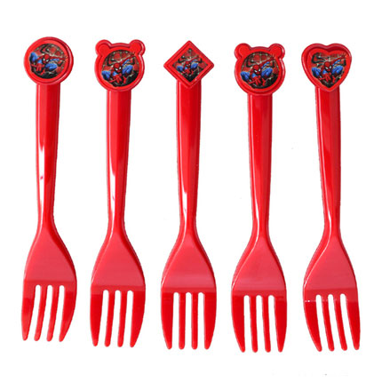 Marvel Spiderman party plastic forks for the guest to enjoy the birthday cake served to them.