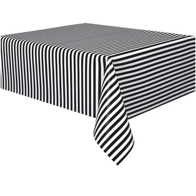 Black and Gold theme 21st Birthday set up  with this cool black striped tablecover. The whole look was vibrant yet elegant and classy. Simply wonderful!