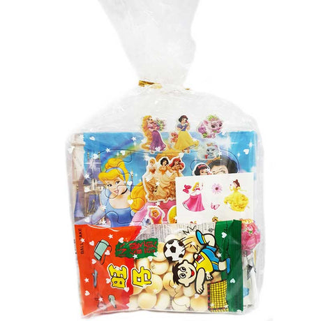 Disney Princesses Puzzle Gift Set with Cinderella, Belle, Sleeping Beauty and Snow White A perfect favour gift pack to mark the fun and interesting Birthday Party. Delight all your guests and friends and classmates with bag gift set